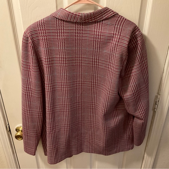 VINTAGE Gorgeous Two pice suit. Jacket with MATCHING SKIRT. - Picture 4 of 15